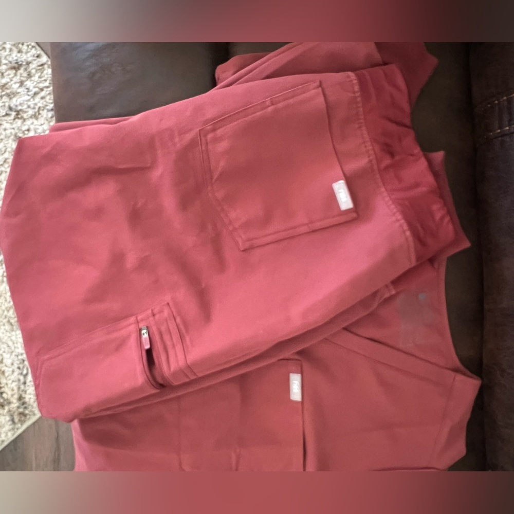 RED/ BURGUNDY SCRUB SET!